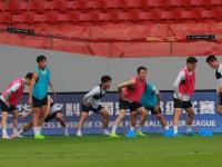 乐鱼体育全站-大连英博客战上海海港图片分享，吕鹏+毛伟杰+朱鹏宇老将新兵同框