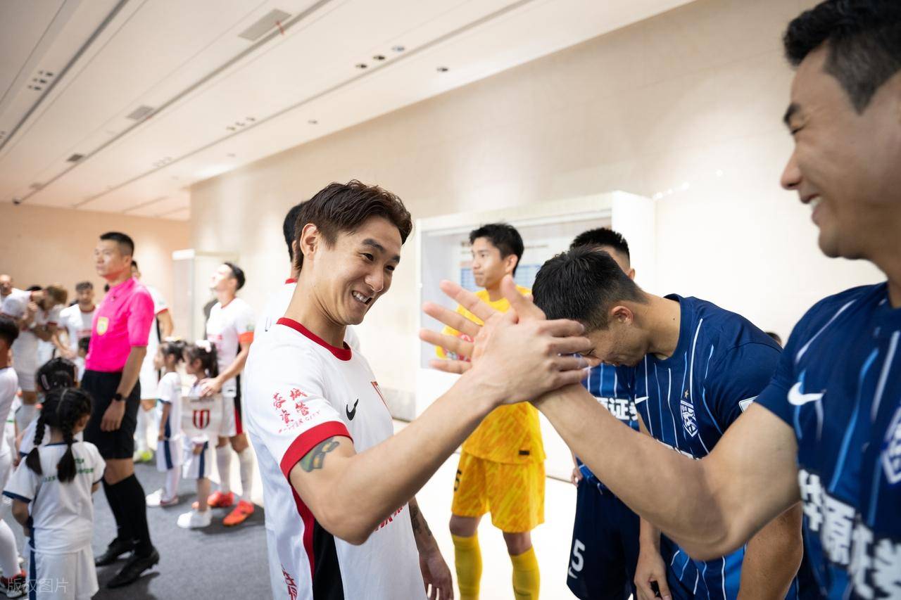 关于突发！国足东亚杯23人基本确定，久尔杰维奇临时带队，韦世豪无缘的信息